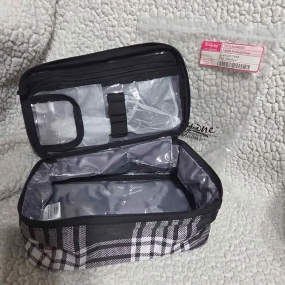 Thirty-one Perfectly Plaid Glamour Case new in package